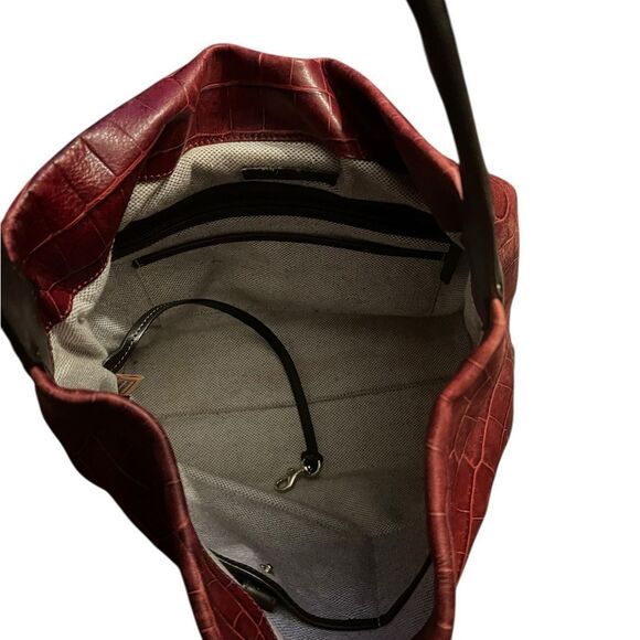 Dooney & Bourke Elegant Red Crocodile-Embossed Women's Bag - Picture 5 of 9